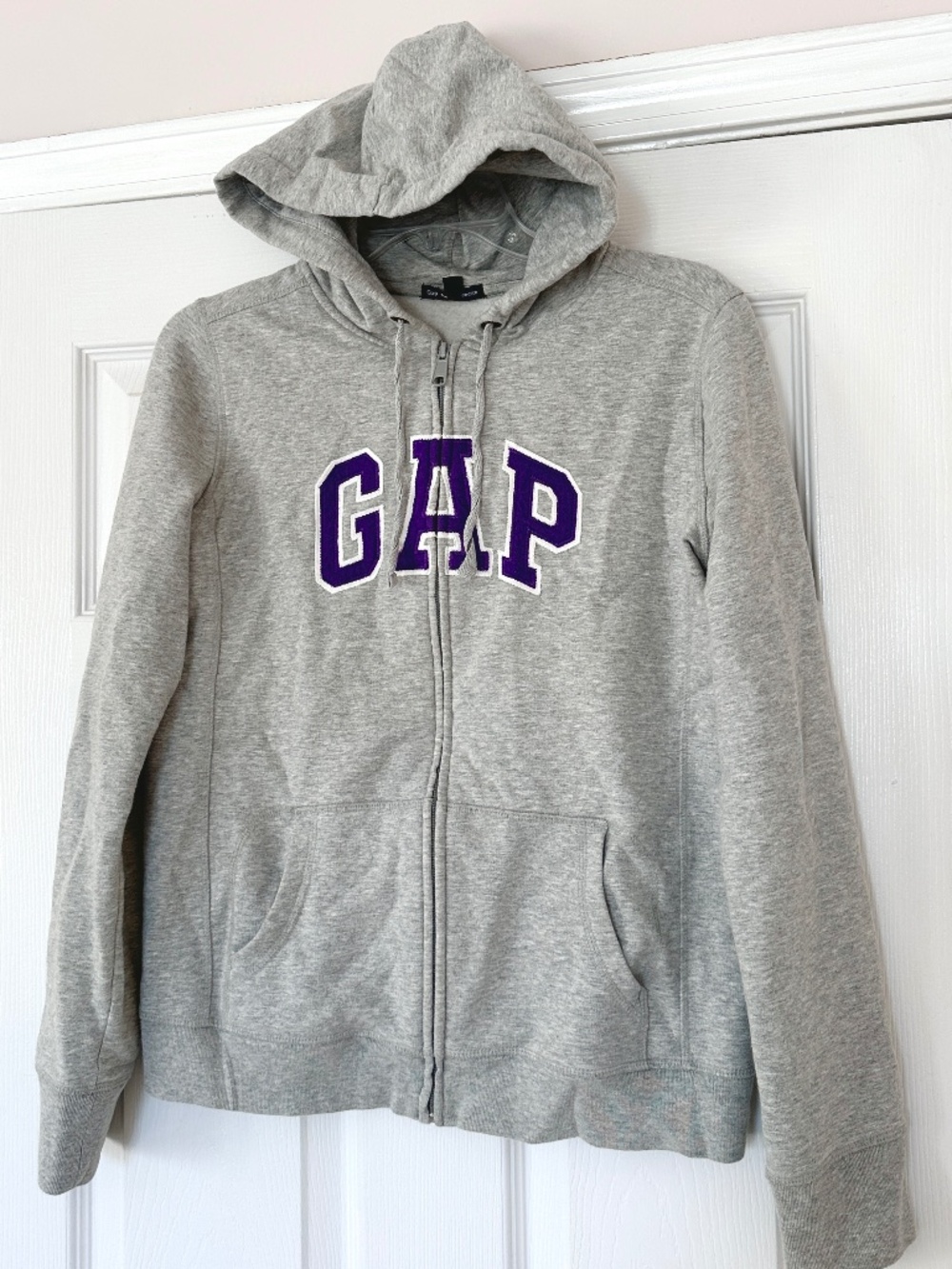 LIKE NEW Women's GAP Sweatshirt Size Medium